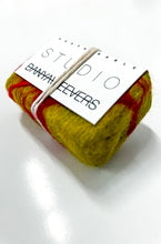 Lade das Bild in den Galerie-Viewer, Bio soap + merino wool
